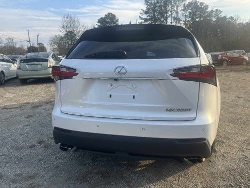 Toyota Lexus ប្រភេទ Luxury ក្នុងលឿង