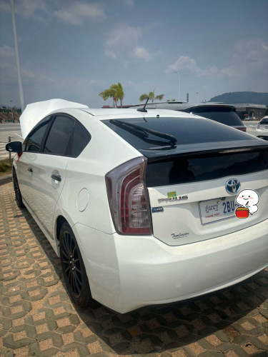 Toyota Prius 2014 Option 4 ឃ្មុំហ្ស៊ីន