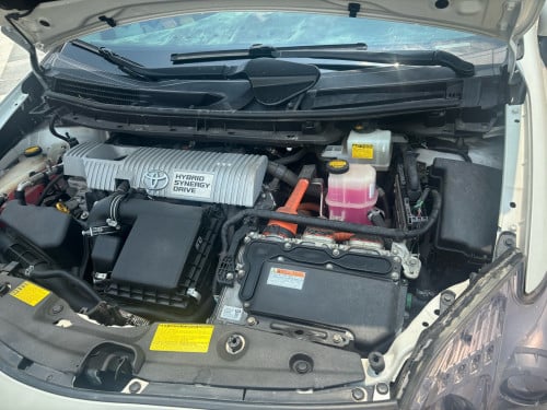 Toyota Prius 2014 Option 4 ឃ្មុំហ្ស៊ីន