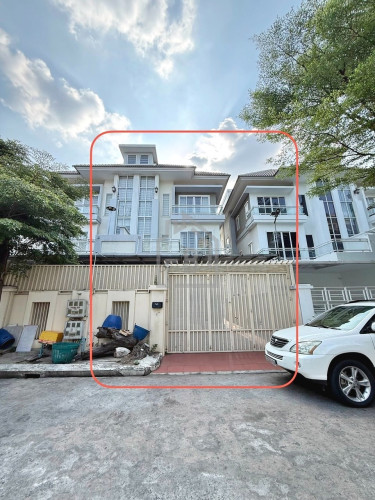 Twin Villa 4 Bedrooms for RENT near TK Avenue