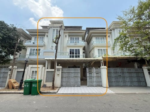 Western-Twin Villa 4 Bedrooms for RENT in front CIA First International School