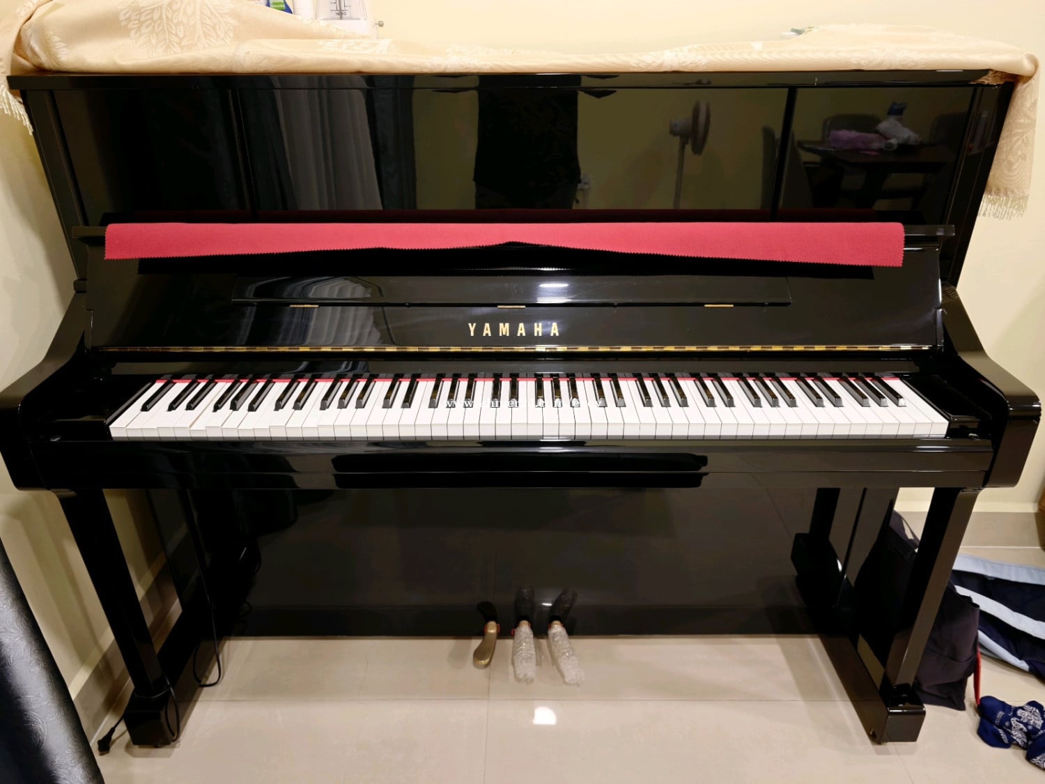Broken Piano, can use the parts for substitute