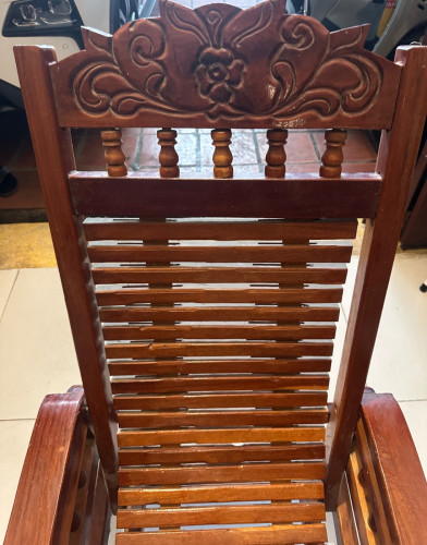 កៅអីប៉ាវអុីឈើ