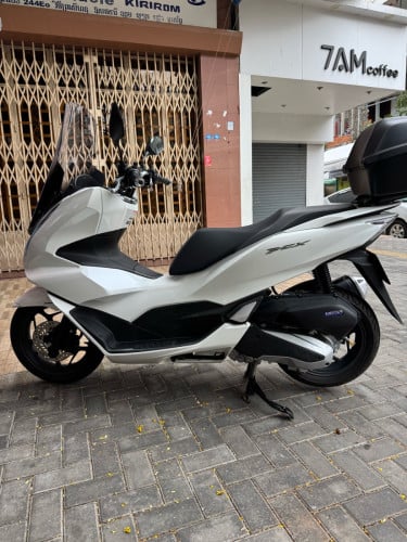 ម៉ូតូលក់ត្រូវការលុយ