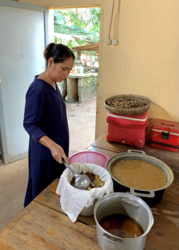 ទឹកត្រី​ស្ងោរ​ ពីក្បាលត្រី