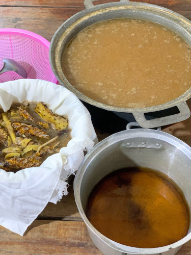 ទឹកត្រី​ស្ងោរ​ ពីក្បាលត្រី