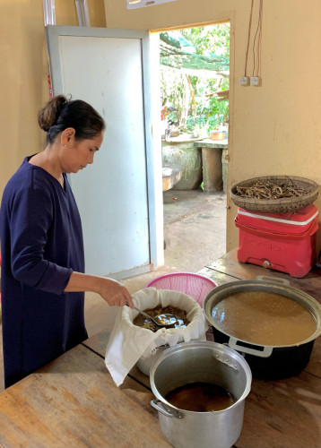 ទឹកត្រី​ស្ងោរ​ ពីក្បាលត្រី
