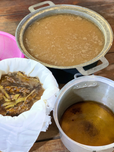ទឹកត្រី​ស្ងោរ​ ពីក្បាលត្រី