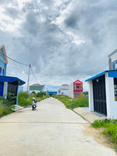 (ដី​លក់​ខាត​ម្ចាស់​ផ្ទាល់​)​ទិញ​រួច​អាច​សាង​សង់​ផ្ទះ​ រឺ​បន្ទប់​ជួល​បានភ្លាម​។