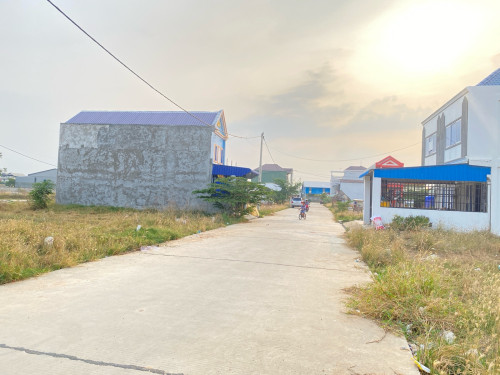 (ដី​លក់​ខាត​ម្ចាស់​ផ្ទាល់​)​ទិញ​រួច​អាច​សាង​សង់​ផ្ទះ​ រឺ​បន្ទប់​ជួល​បានភ្លាម​។