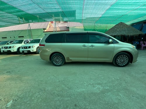 សុីណា/011/ full ឡានស្អាតថ្មី 066477787