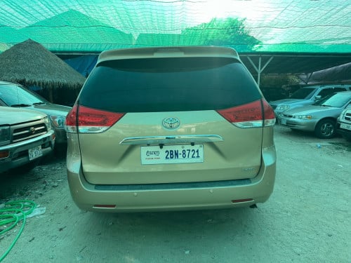 សុីណា/011/ full ឡានស្អាតថ្មី 066477787