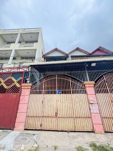 ផ្ទះជួល នៅទឹកថ្លា ម្តុំស្ពានអាកាសផ្សារដីហុយ តម្លៃ250$ ទីតាំងកណ្តាលក្រុង ងាយស្រួលធ្វើដំណើរ
