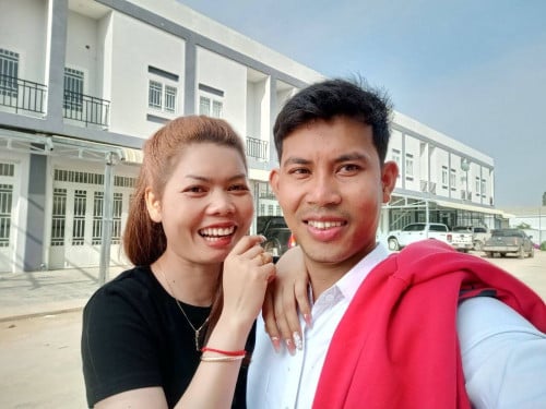 ផ្ទះខាងសល់ដីចំហ៊ាងជិត៤ម៉ែតលក់47000$ចចារ ហ្រ្វឺសំយ៉ាប ផ្លង់ក្នុងដៃស្រាប់