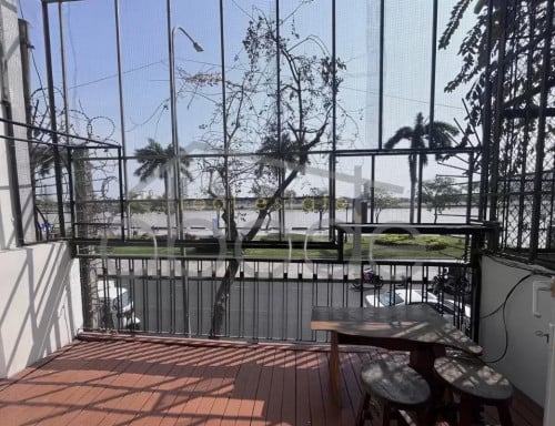 ផ្ទះសំរាប់ជួលជាន់ទី១មាត់ទន្លេ ដូនពេញ  / House first floor  River side Daun Penh for rent