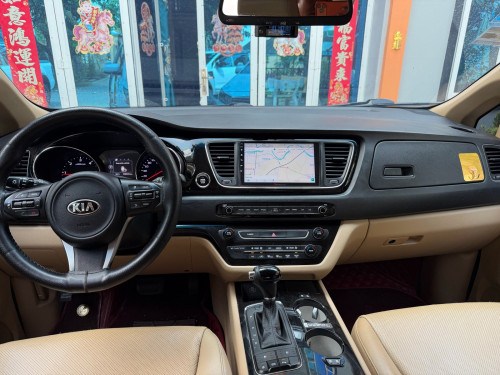 លក់Kia carnival  ឡានក្រុមហ៊ុនប្រភេទlimousine ថ្នាំសុីនមួយជុំ