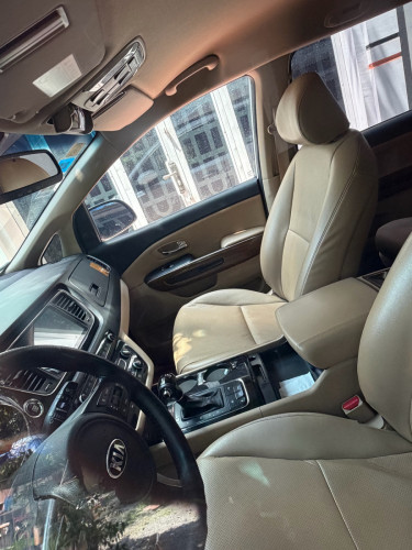 លក់Kia carnival  ឡានក្រុមហ៊ុនប្រភេទlimousine ថ្នាំសុីនមួយជុំ