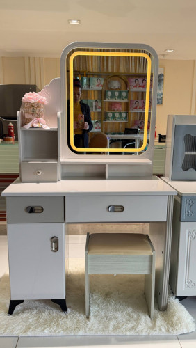 តុសំអាង ខ្នាតធំ មានផ្លើង LED