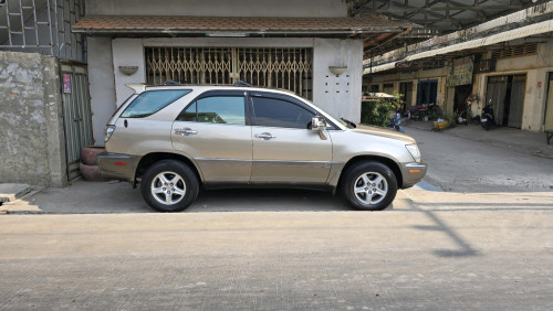 លក់ Lexus 03 P 2 Full ថាច់ ឡឹស័រ
