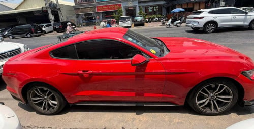លក់បន្ទាន់ម្ចាស់ដេីមទី១ Mustang 2015  ធានាថ្មីដូចខ្លាញ់គោ