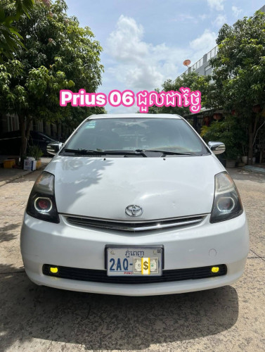រថយន្តសម្រាប់ជួល Prius 04-013