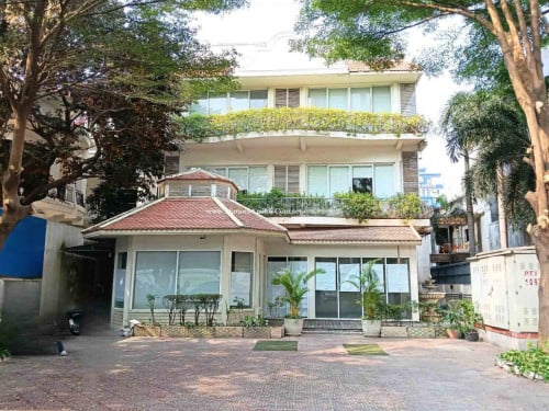 ហាងសំរាប់ជួលដូនពេញ  /  Shop for rent Daun Penh