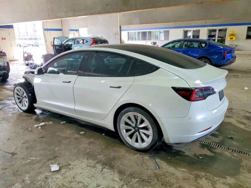 សាង Tesla Model 3 2022