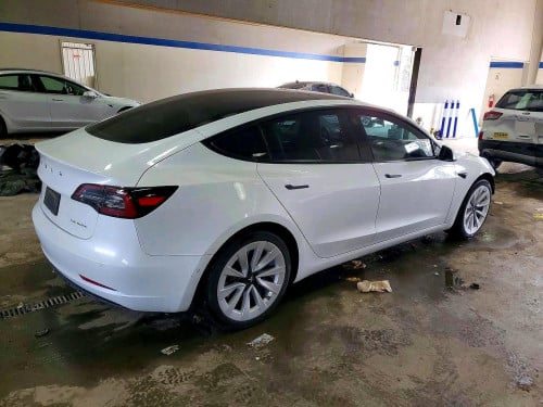 សាង Tesla Model 3 2022