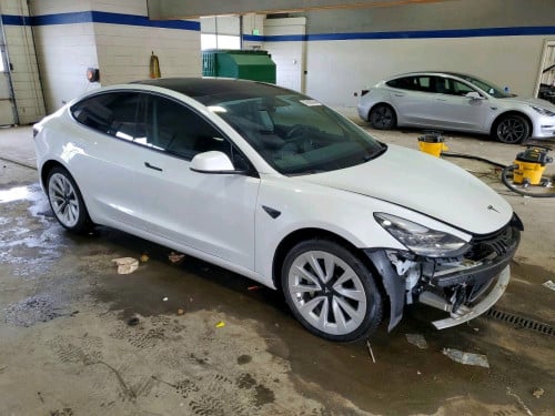 សាង Tesla Model 3 2022