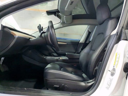 សាង Tesla Model 3 2022