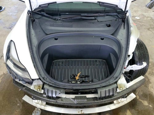 សាង Tesla Model 3 2022