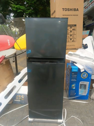 មានលក់ទូទឹកកក Toshiba 1m6 ថែមជើង