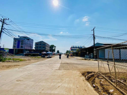 ✅ដីកាច់កែងលក់បន្ទាន់_10ល្វែង,ទំហំដី 40m x 20m (យក 5ល្វែងក៍បាន)💎 តម្លៃ1ល្វែង 18,000$ ចរចា