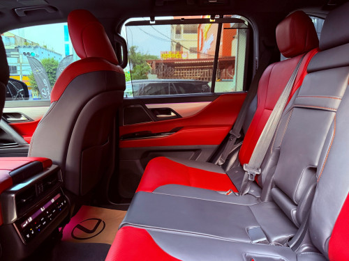 2024 Lx 600 F sport 1800km ប៉ុណ្ណោះ