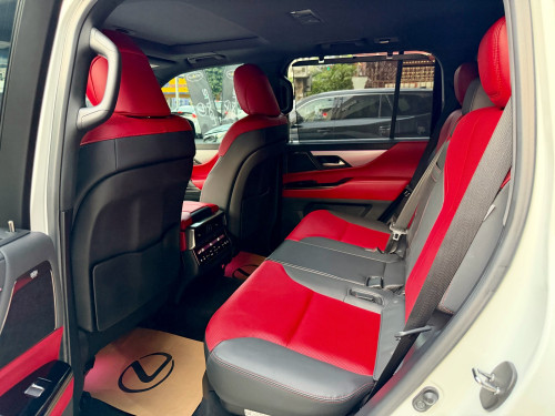 2024 Lx 600 F sport 1800km ប៉ុណ្ណោះ