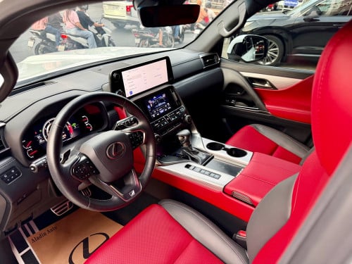 2024 Lx 600 F sport 1800km ប៉ុណ្ណោះ