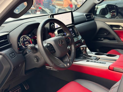 2024 Lx 600 F sport 1800km ប៉ុណ្ណោះ