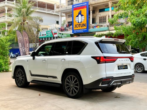 2024 Lx 600 F sport 1800km ប៉ុណ្ណោះ
