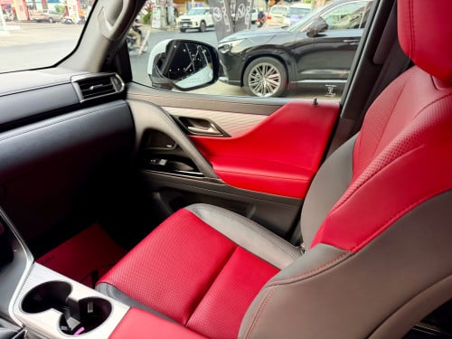 2024 Lx 600 F sport 1800km ប៉ុណ្ណោះ