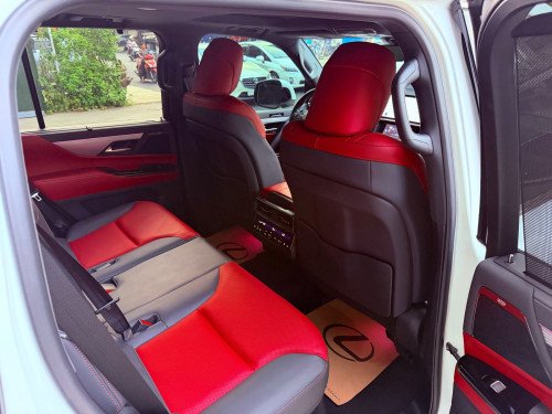 2024 Lx 600 F sport 1800km ប៉ុណ្ណោះ