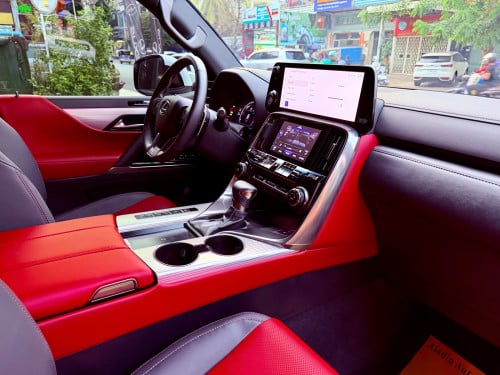 2024 Lx 600 F sport 1800km ប៉ុណ្ណោះ