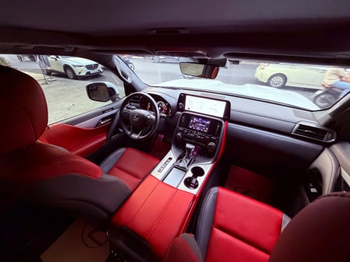 2024 Lx 600 F sport 1800km ប៉ុណ្ណោះ