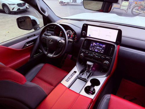 2024 Lx 600 F sport 1800km ប៉ុណ្ណោះ