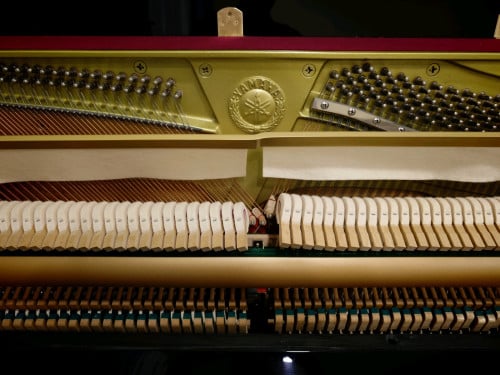 Broken Piano, can use the parts for substitute
