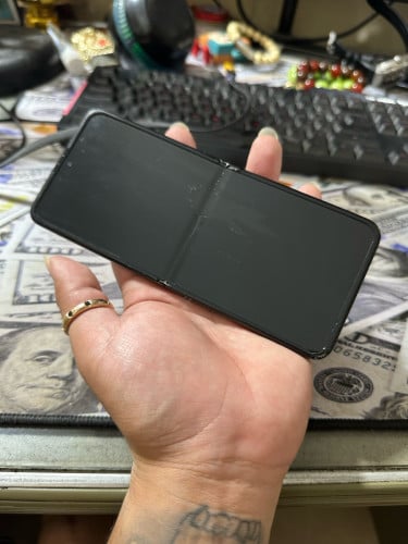Flip 3 / ram8g / 256g / Korea sim 1 / សុំណុំហ្សុីនទាំងអស់ លក់តំលៃក្រោមទីផ្សារ 125$ ដាច់