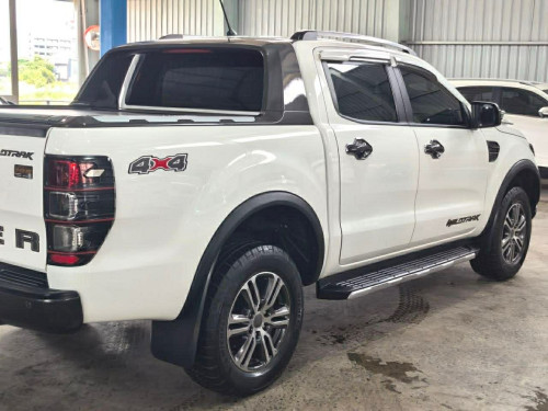 Ford Ranger 2020Full option (ឆ្វេងសុីន)ចូលតាមក្រុមហ៊ុន ford Wildtrak full option