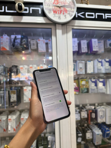 iPhone 11 ពណ៌ស្វាយ 🍏 64GB LLA Battery 91% 🔋 តួស្អាត 99% សំណុំហ្សីន អត់ជាប់អី