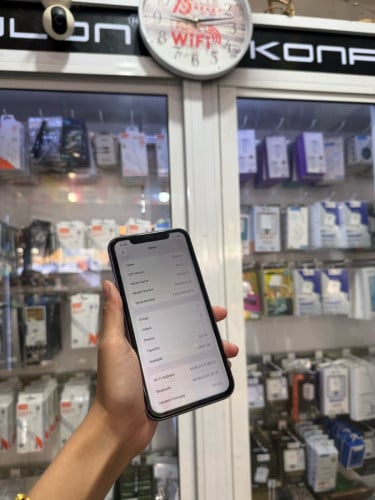 iPhone 11 ពណ៌ស្វាយ 🍏 64GB LLA Battery 91% 🔋 តួស្អាត 99% សំណុំហ្សីន អត់ជាប់អី