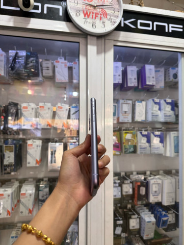 iPhone 11 ពណ៌ស្វាយ 🍏 64GB LLA Battery 91% 🔋 តួស្អាត 99% សំណុំហ្សីន អត់ជាប់អី