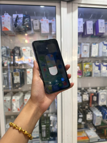 iPhone 11 ពណ៌ស្វាយ 🍏 64GB LLA Battery 91% 🔋 តួស្អាត 99% សំណុំហ្សីន អត់ជាប់អី